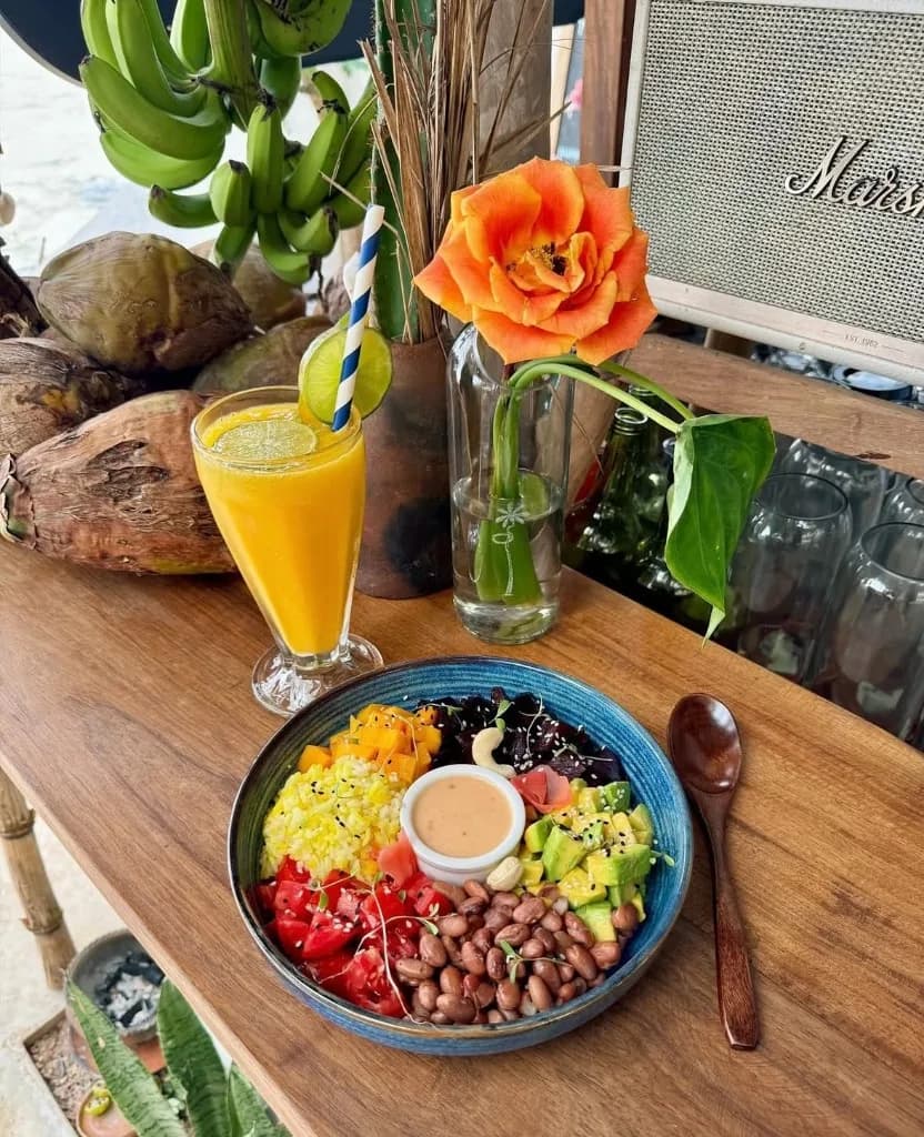 Tropical buddha bowl and fresh juice at Casa Coco